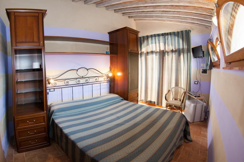 Casa Vacanze "Casale Al Pino" Riparbella Zimmer foto